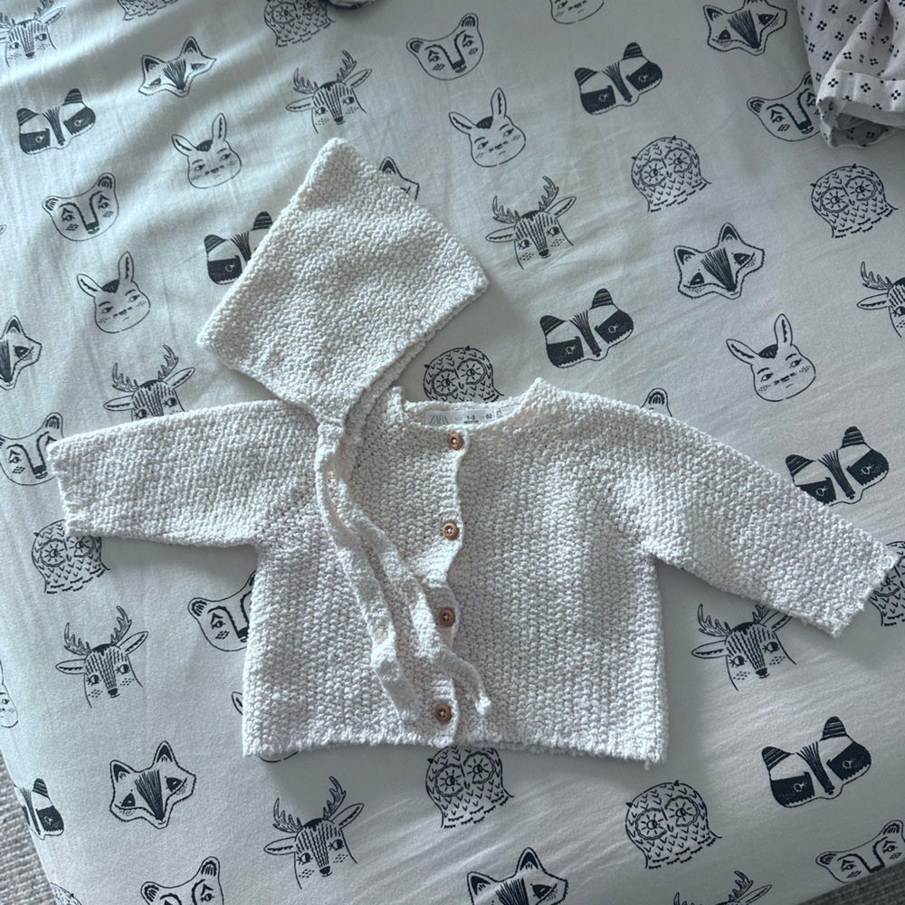 Zara cream Knit Baby Cardigan and Bonnet Set. Size 1-3mos